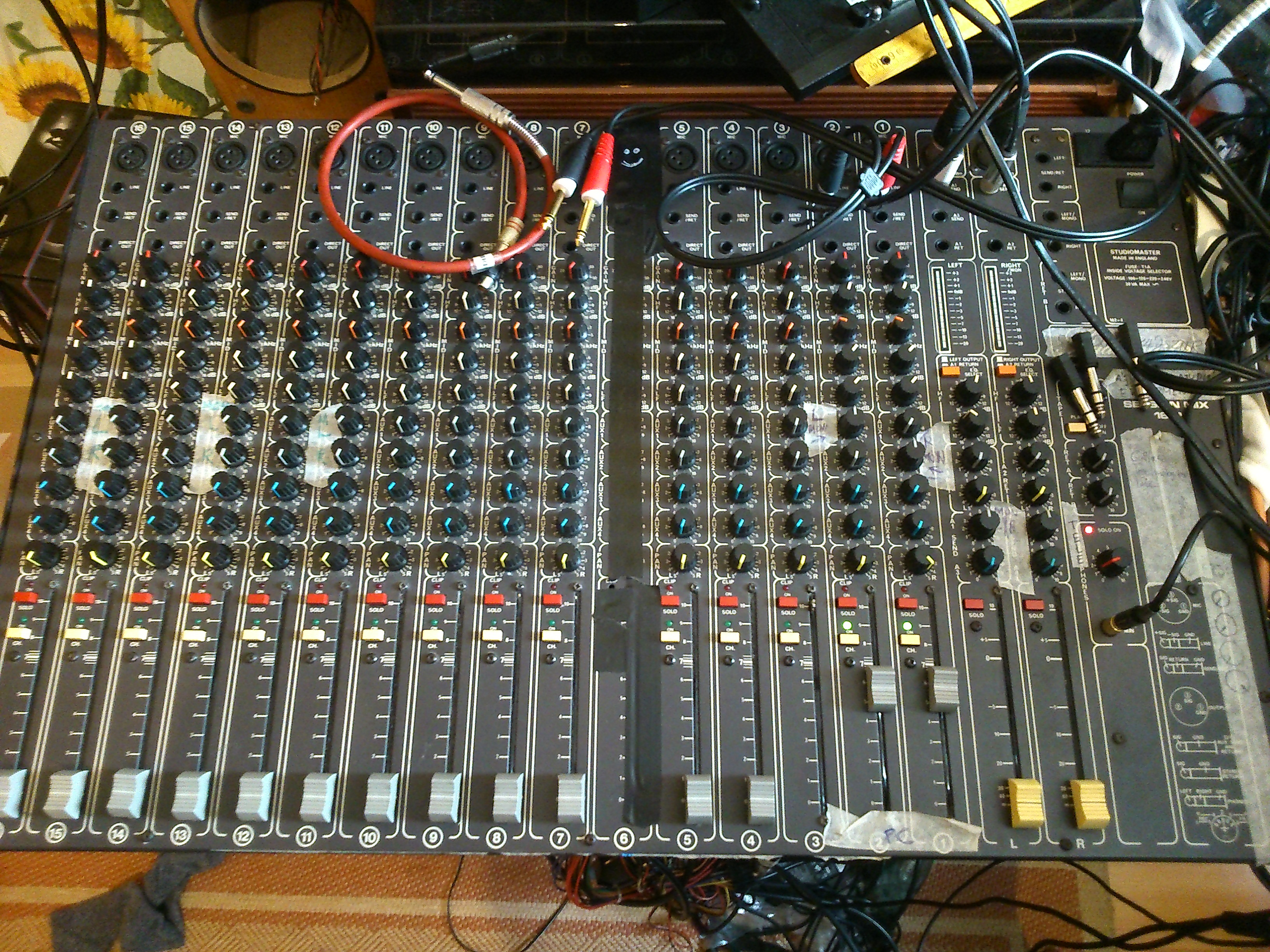 Studiomaster session mix 16-2