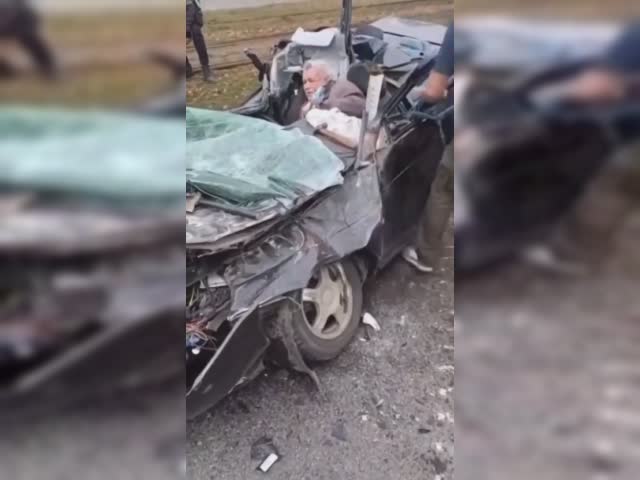 WhatsApp Video 2022-02-25 at 18.12.24.mp4