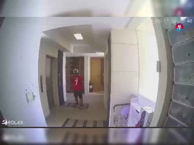 Foodpanda rider steals crocs