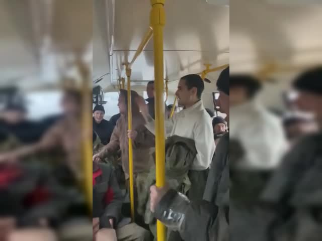 Вот так сегодня пели гимн вернувшиеся из плена защитники Украины..mp4