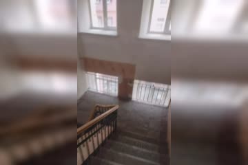 с 5-го этажа во двор