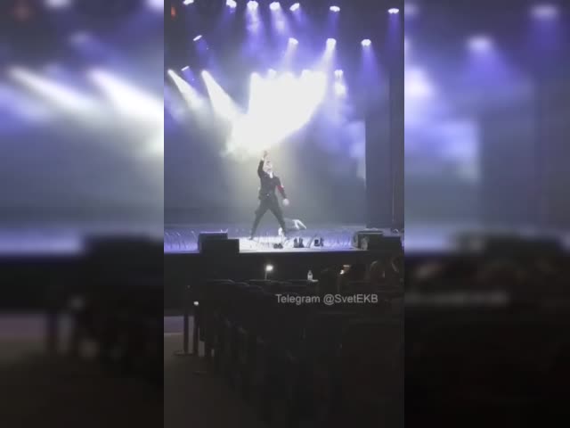 р